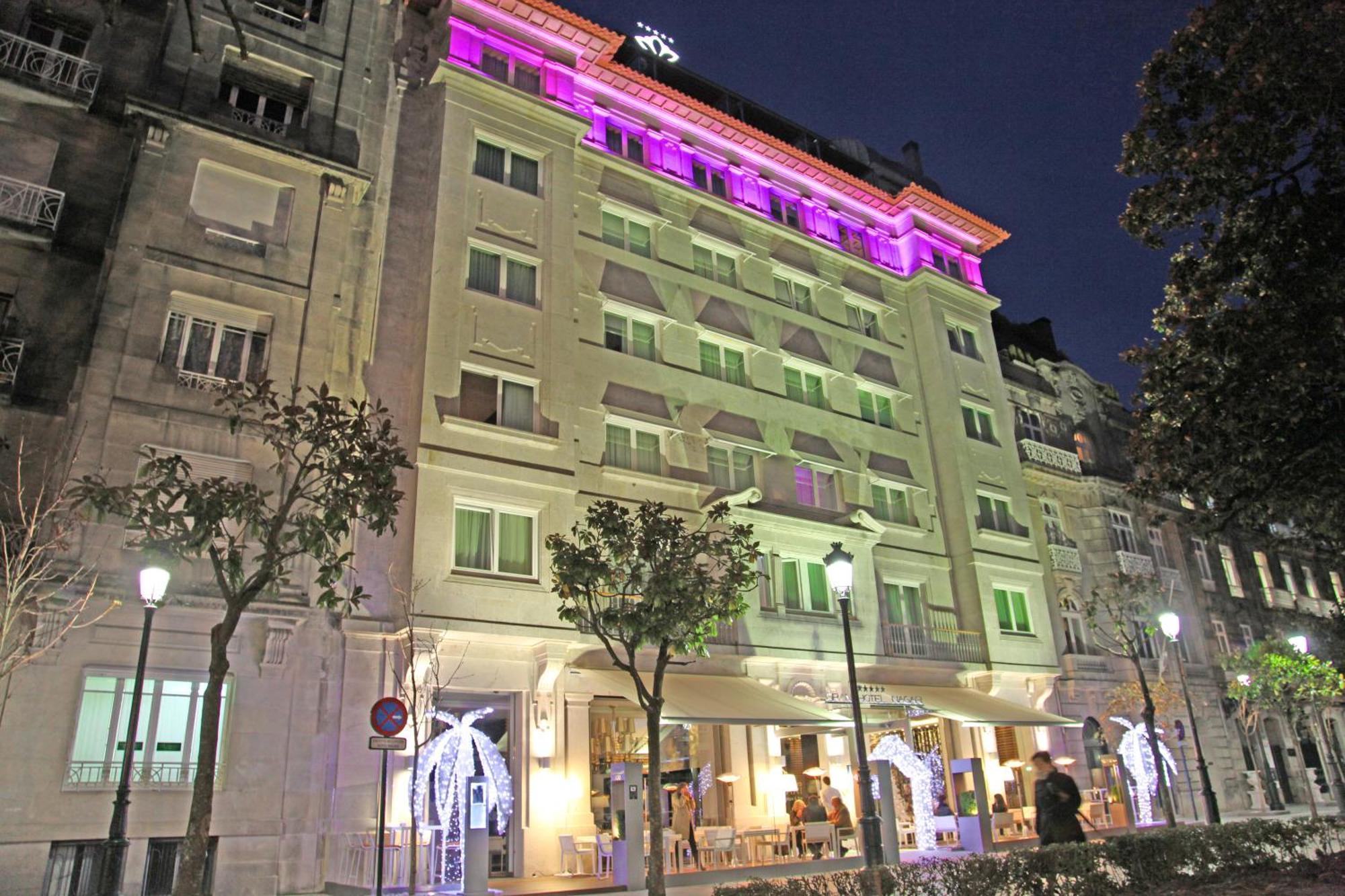 Gran Hotel Nagari Boutique & Spa Vigo Dış mekan fotoğraf The hotel at night