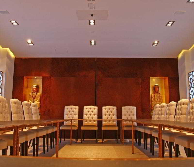 Gran Hotel Nagari Boutique & Spa Vigo Dış mekan fotoğraf The meeting room of the Supreme Council of the Armed Forces