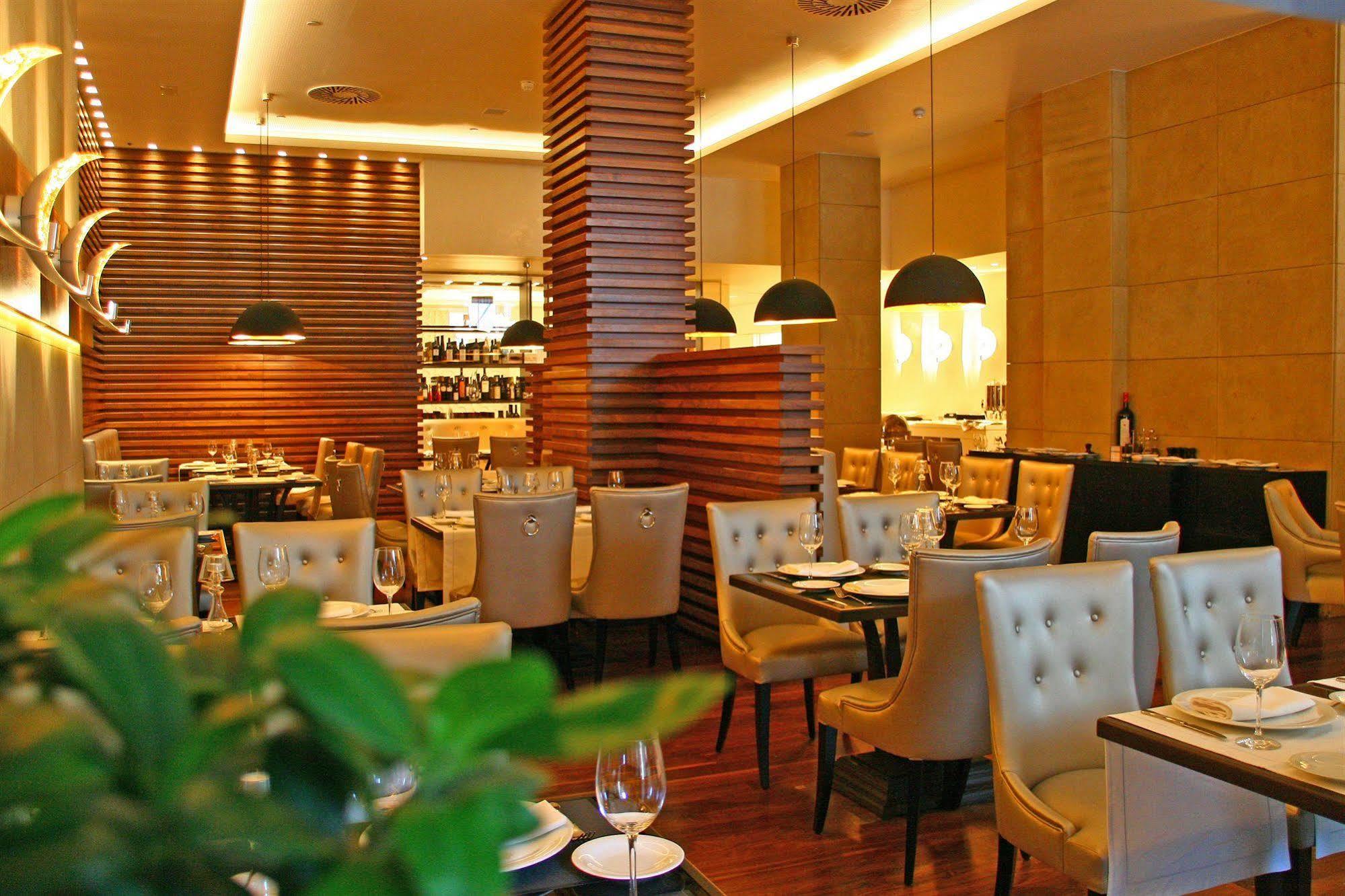 Gran Hotel Nagari Boutique & Spa Vigo Restoran fotoğraf Restaurant in the hotel