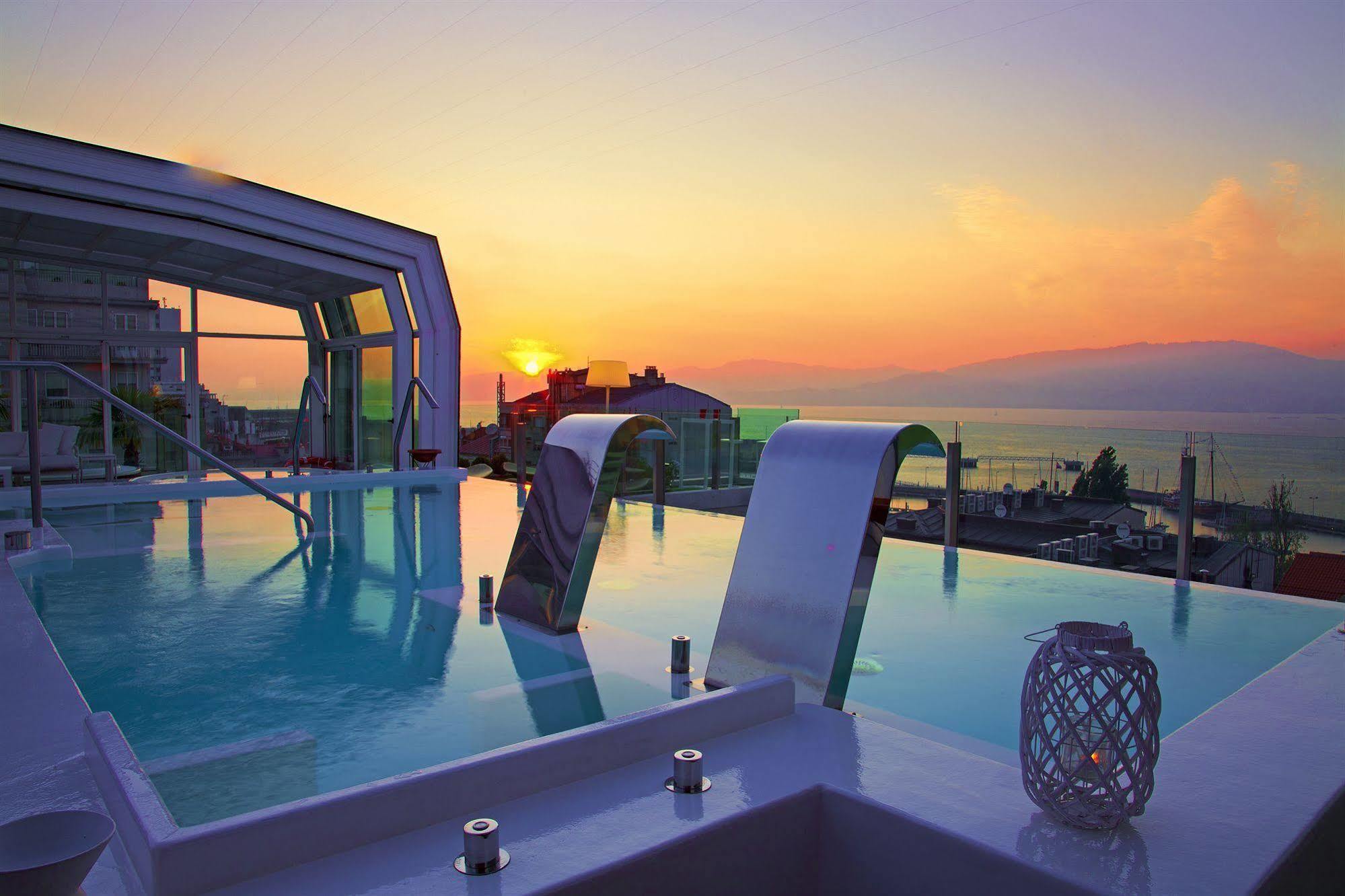 Gran Hotel Nagari Boutique & Spa Vigo Dış mekan fotoğraf Sunset at the pool