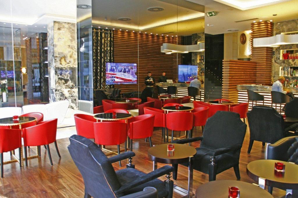 Gran Hotel Nagari Boutique & Spa Vigo Restoran fotoğraf The lounge at the airport